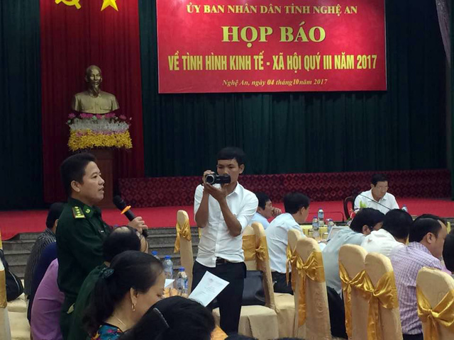 Nhà[-]báo[-]truy[-]gay[-]gắt[-]vấn[-]nạn[-]phá[-]rừng[-]ở[-]Nghệ[-]An